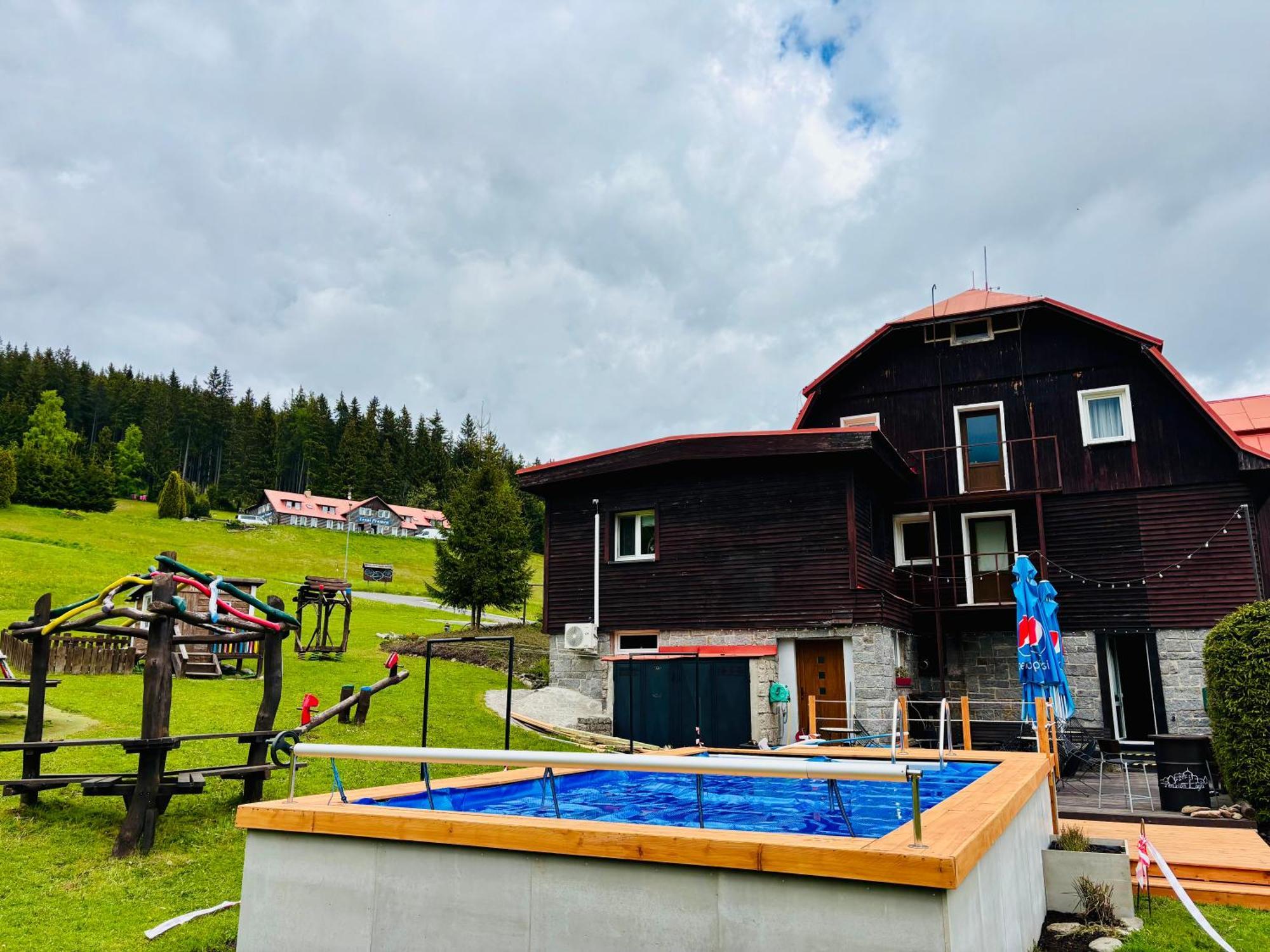 Penzion Logla Pec pod Sněžkou Buitenkant foto